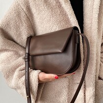 This year the small crowdsourcing package of women 2022 new exploits texture horse saddle bag genuine leather armpits with single shoulder inclined satchel