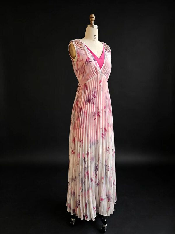 Chiffon V-Neck Pleated Beaded Floral Print Dress for Daily Wear, Evening Parties, and Gatherings Chiffon V-Neck Pleated Beaded Floral Print Dress for Daily Wear, Evening Parties, and Gatherings
