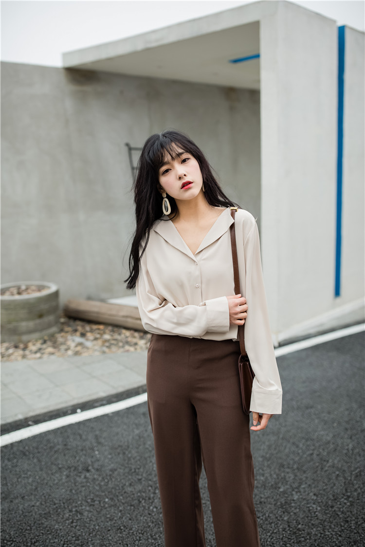 Áo sơ mi cộc tay nữ mùa thu 2018 mới dài tay lỏng lẻo Hàn Quốc Hồng Kông nếm sơ mi lười cổ áo kiểu Hàn Quốc Áo sơ mi trắng nữ form rộng tay dài