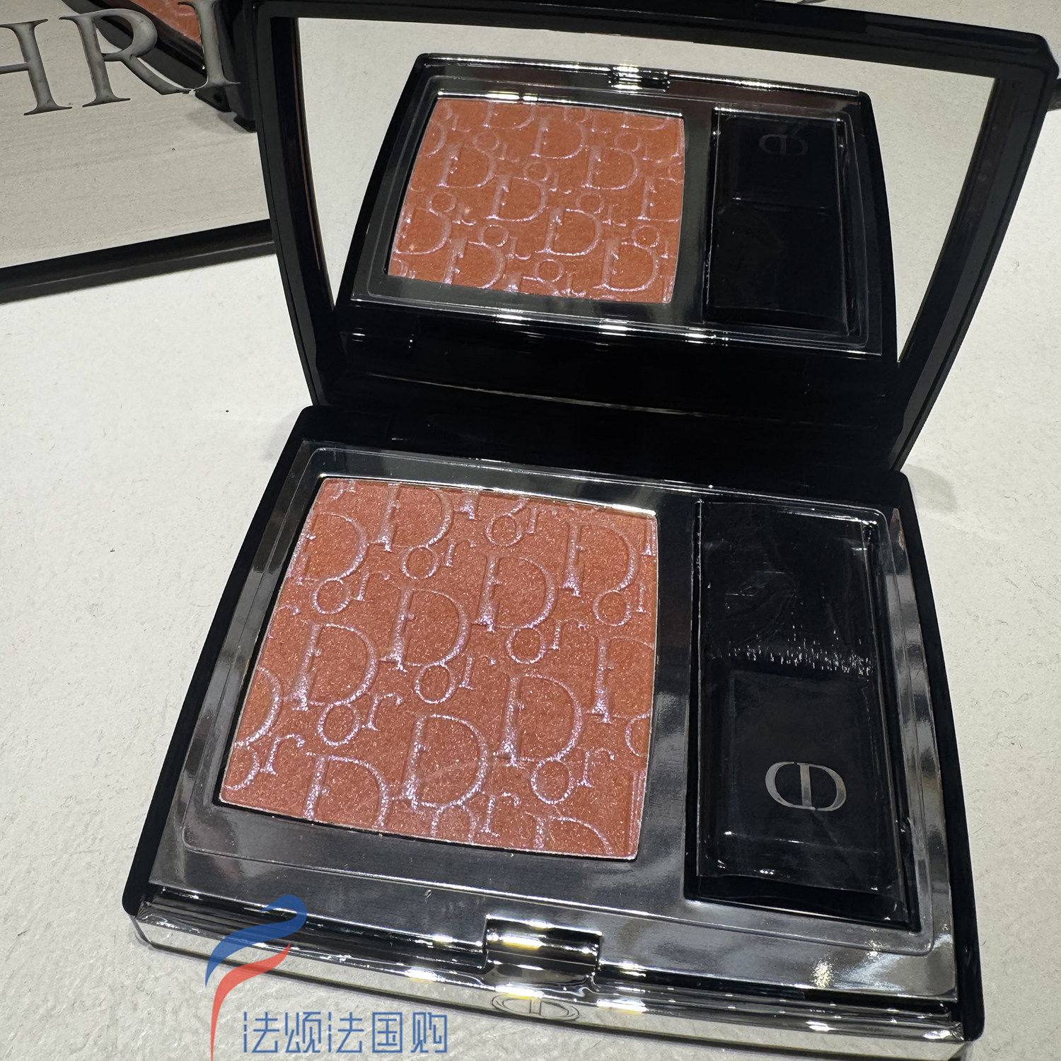 专业视角下的Dior迪奥伊势丹限定腮红748：浮雕质地如何改变你的妆容层次_腮红_淘宝美妆网