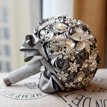 Brides hand touts flower and American pearl cloth art wedding wedding wedding wedding gift bestie friend out of the wedding ceremony to take the bouquet