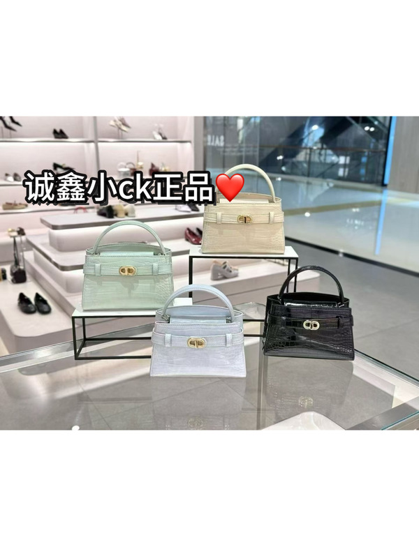 [Delivery from the Store] Charles&Keith Women's Bag Ck2-50270880-1 Crocodile Pattern Kelly Bag for Women
