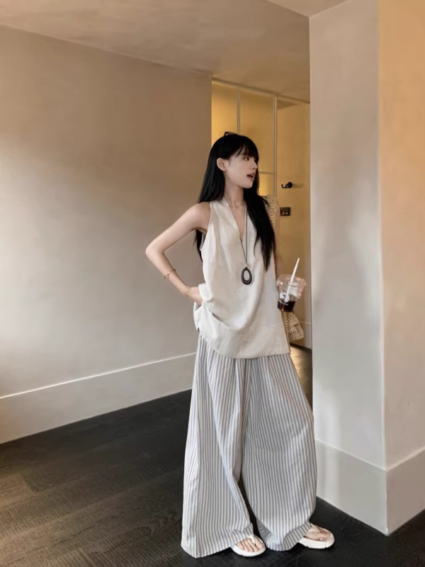 Ootd French-Style V-Neck Solid Color Tank Top for Women, Summer Loose Fit, Slimming, Light Luxury, High-End Fashion Sleeveless Top