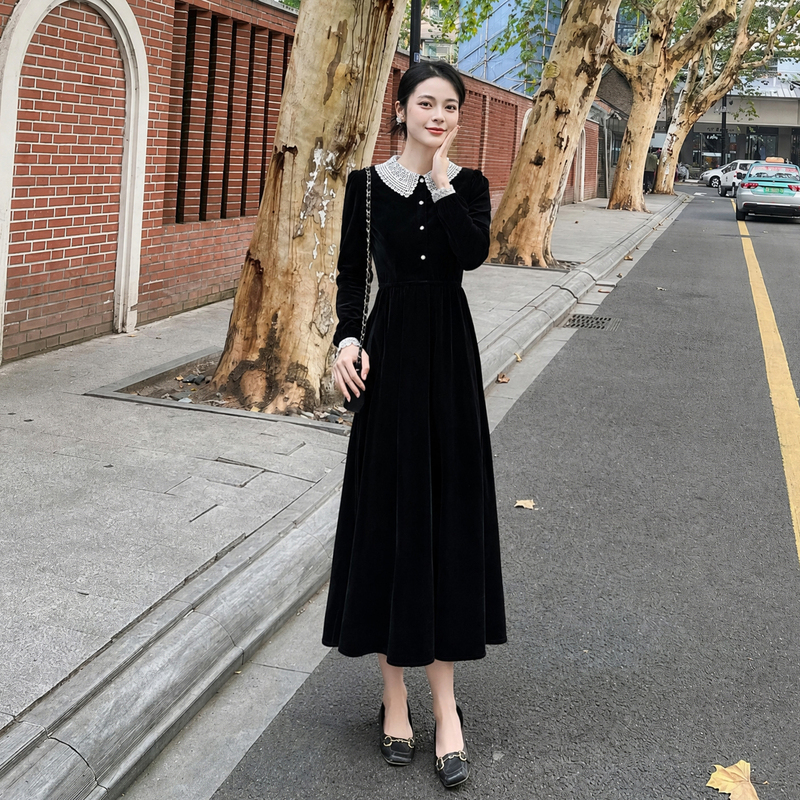 Hepburn-Style Doll Collar Little Black Dress for Women, 2026 Autumn New Style, Waist-Cinching, Slimming, Black, Elegant, Mid-Length Dress Hepburn-Style Doll Collar Little Black Dress for Women, 2026 Autumn New Style, Waist-Cinching, Slimming, Black, Elegant, Mid-Length Dress