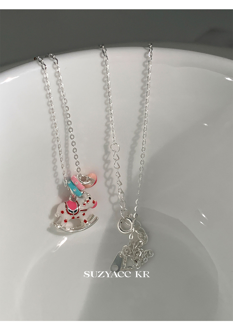 Серебряное ожерелье suzyacc kr纯银滴釉彩色木马吊坠项链百搭高级感轻奢小众锁骨链女