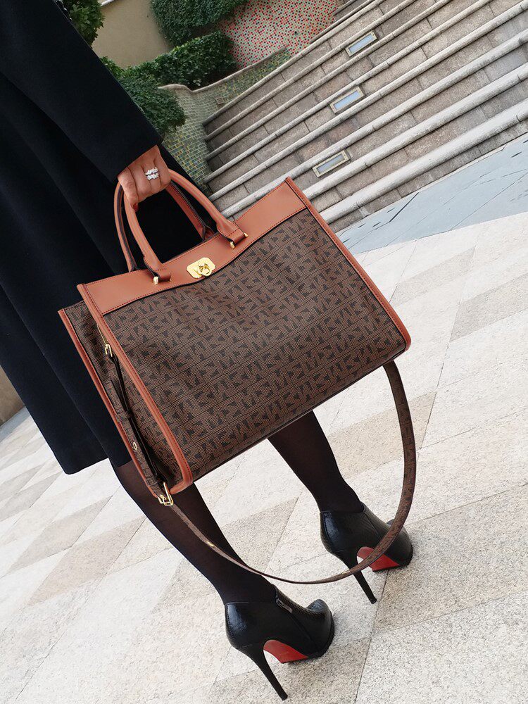 South Korea 2022 new large capacity minimalist atmosphere handbag women light extravagant fashion hit single shoulder diagonal satchel bag