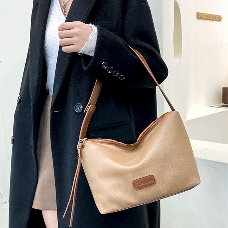 Tide Cards High-end Genuine Leather Special Bags Women Han Edition Fashion Trends Single Shoulder Slanted Satchel 100 Hitch Casual Pure Color Small Square Bag