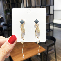 Japan-ROK version Jane about long style Spiral Flow Suearrings Personality Harbor Wind Pearl Earrings 100 lap net red ear Ears Accessories