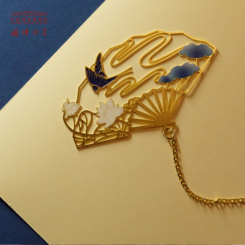 Chinese National Museum Brocade Embroidered Wind Clothing bookmarking hollowed-out Guofeng Creative Students' Museum birthday present