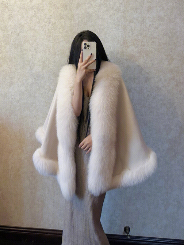 2025 Autumn/Winter New Style Fox Fur Shawl Women's Woolen Cape Style High-End Fashion Outerwear Imitation Fur Trendy Top