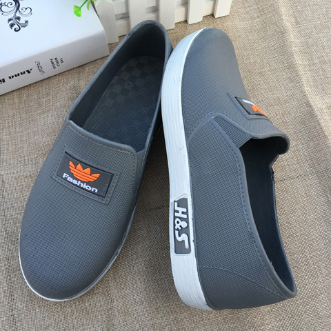 Giày nước nam bằng nhựa mùa xuân và mùa thu thấp để giúp giày bốt ấm áp đi mưa ấm ngắn ống nam thời trang dành cho người lớn đi mưa giày nam chống nước giá rẻ
