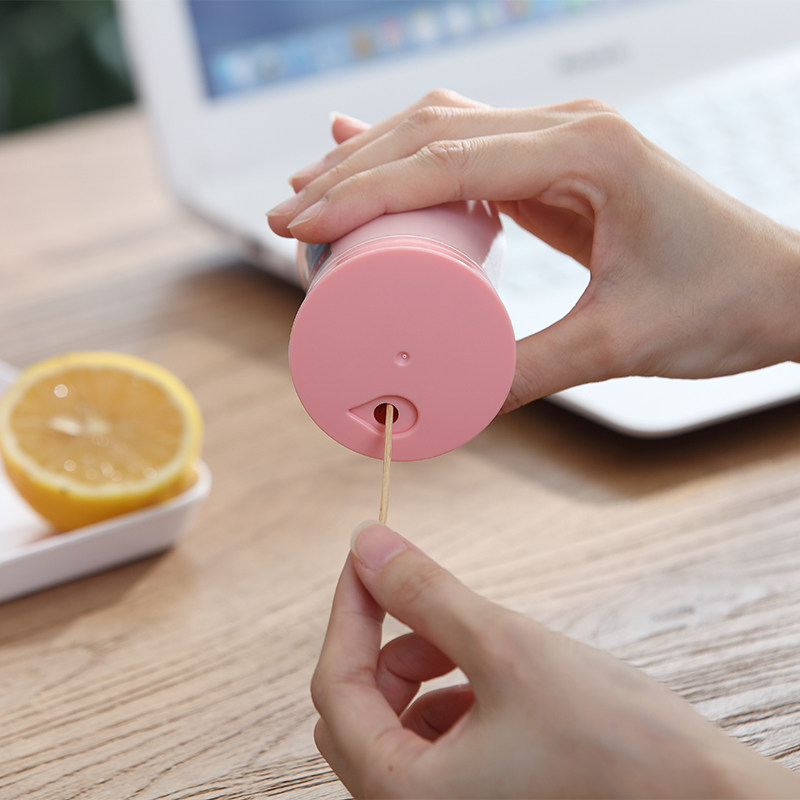 Carry-on toothpick box Creative portable European style living room home toothpick barrel minimalist Toothpick Silo Dining Room Plastic Toothpick Jar