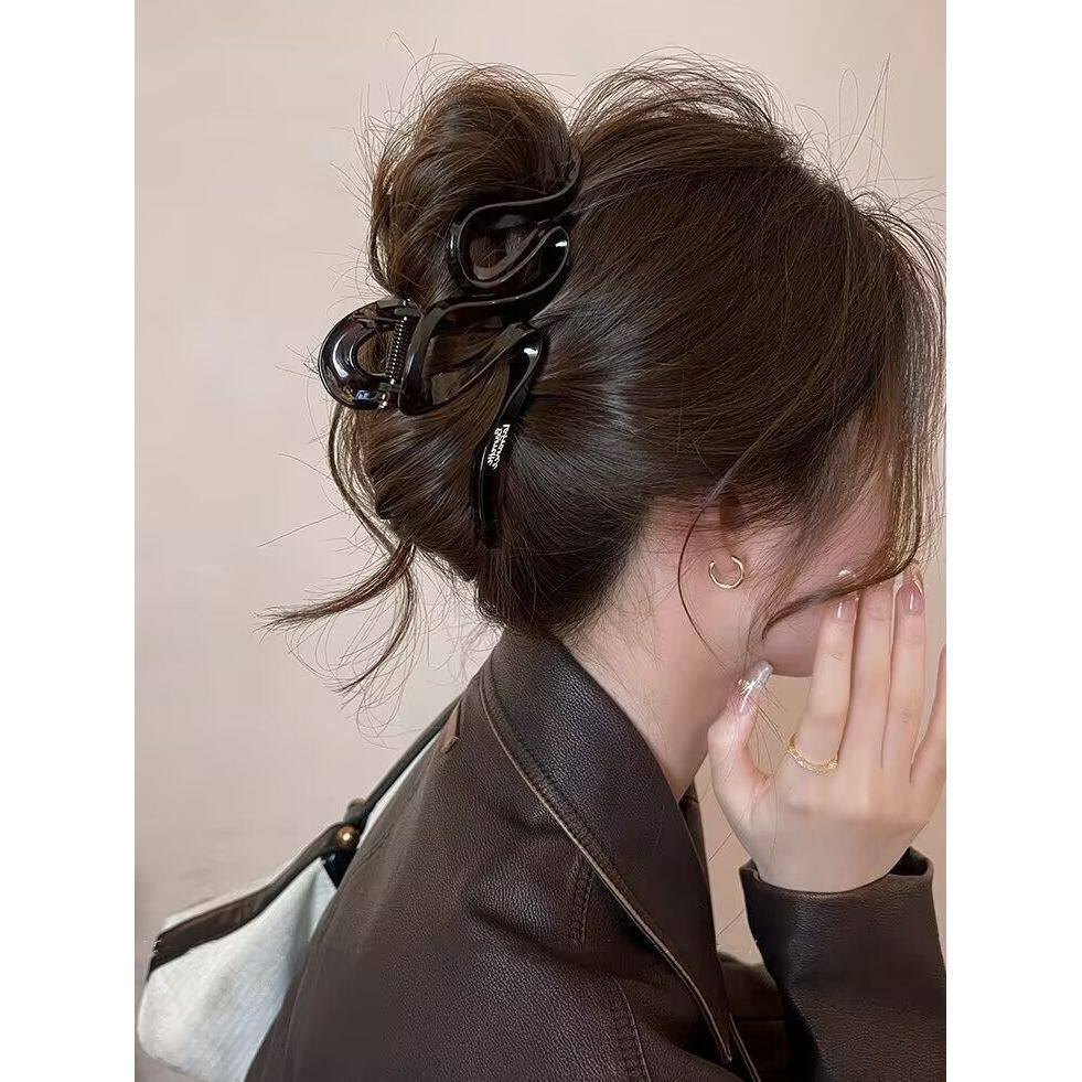 女生夹头发有什么技巧?💄打造完美发型的秘诀-生活-淘宝百科网