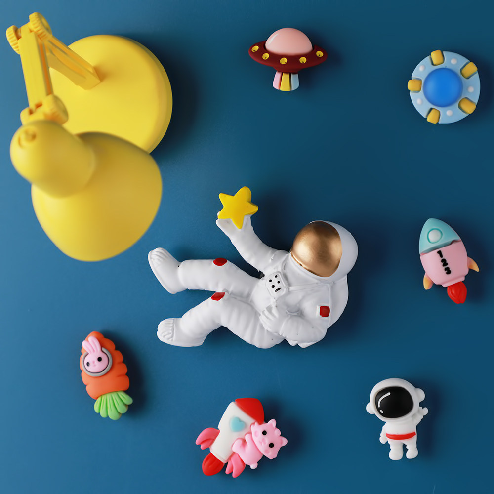 Astronaut refrigerator with magnet magnet creative space refrigerator decoration message