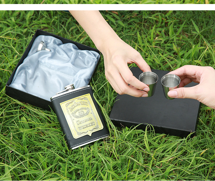 Thép không gỉ nhỏ hông hộp quà tặng thiết lập xách tay nam xách tay chai rượu vang Nga 7 ounces 4 hai rưỡi rượu - Rượu vang cốc uống rượu vang