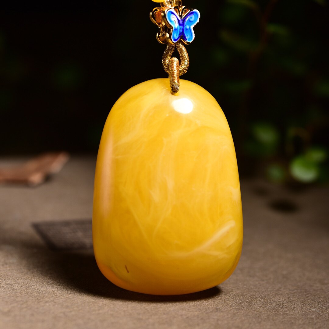 Natural old beeswax pendant, water drop, nothing to do, chicken oil, yellow raw stone, amber, blood amber sweater chain