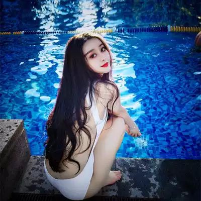 European and American style sexy naked back one-piece bikini size chest gathered to cover the belly and show thin conservative hot spring swimsuit women