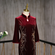 Mu Lan wedding dress 2021 Winter new little mother wedding dress golden velvet Noble water drop collar cheongsam