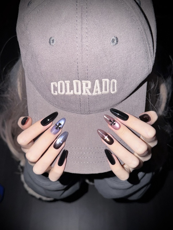 Black Pink Sweet Cool Chrome Hearts Cat-Eye Handmade Short Nails with a High-End Feel, Blue-Purple Structure, Brightening Effect, Spicy Girl Nail Stickers