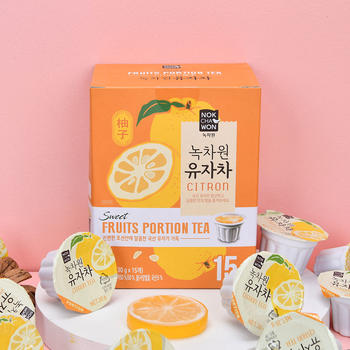 Green tea garden drink with honey grapefruit