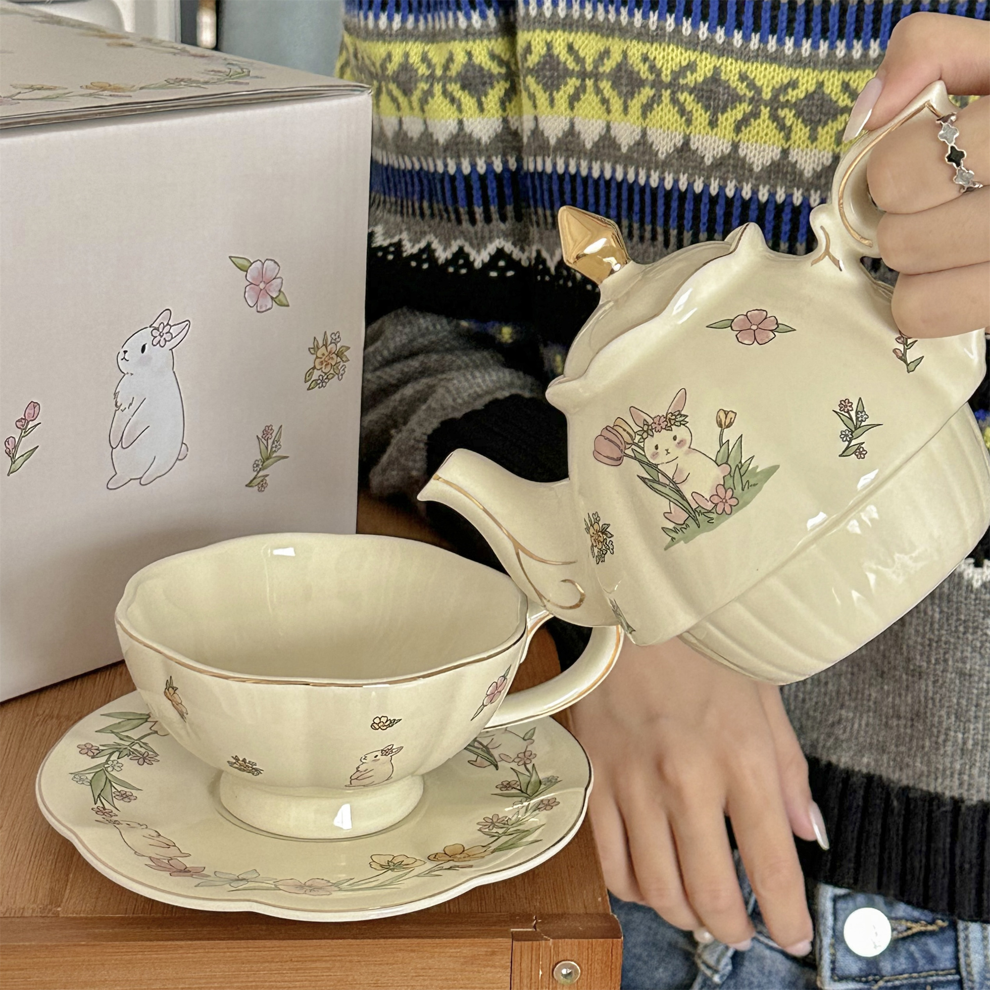 Inter-flower small rabbit French style ceramic teapot adorable high-grade coffee cup disc suit for afternoon tea cutlery gift box dress-Taobao