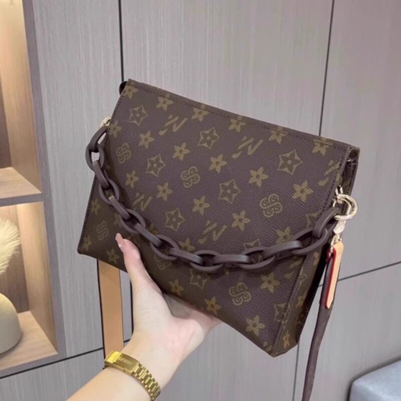 French Light Luxury Clutch Bag for Women 2026 Autumn and Winter New Style High-End Wide Shoulder Strap Fashionable Casual Shoulder Crossbody Bag