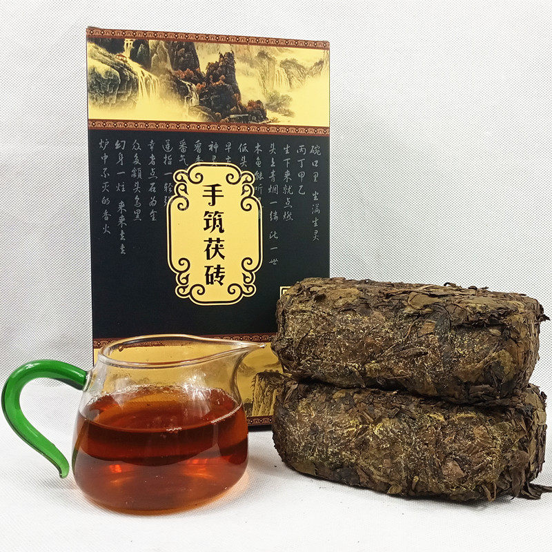 Anhua black tea for six years Chen hand built gold flower with 1000 grams of gold floral gold floral with good taste Hunan black tea with tea-sending knife
