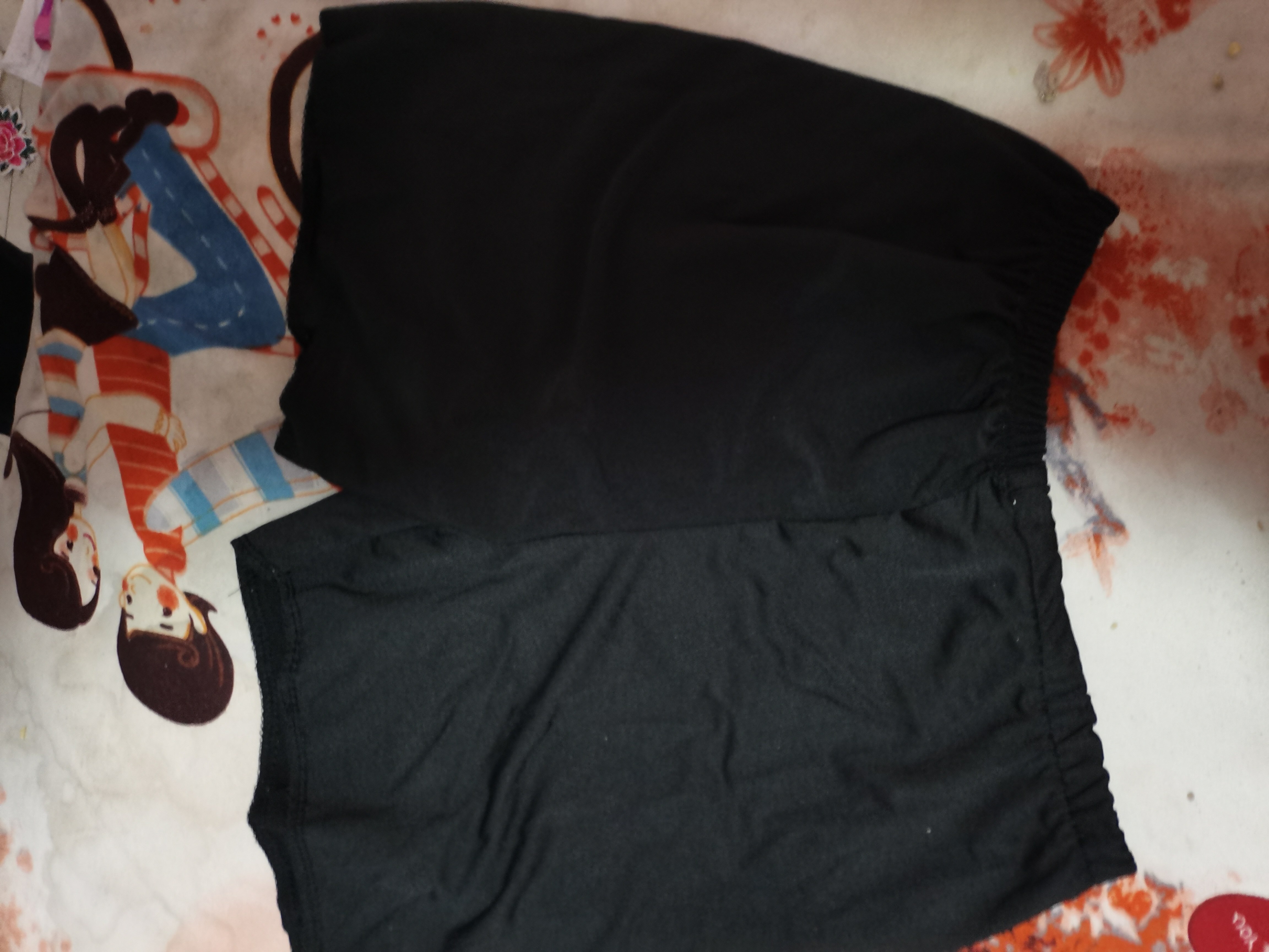 The  Little Hair to take on the colored black inner lap pants.