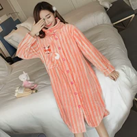 Mùa đông nhung nhung đêm nữ flannel cardigan dày lên đồ ngủ chất béo mm XL Dịch vụ nhà nhung mùa đông 230 kg váy ngủ đẹp