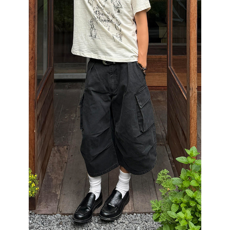 26Ss Washed Denim Shorts American Workwear Style Multi-Pocket Niche Design Casual Wide-Leg Cropped Pants for Men and Women