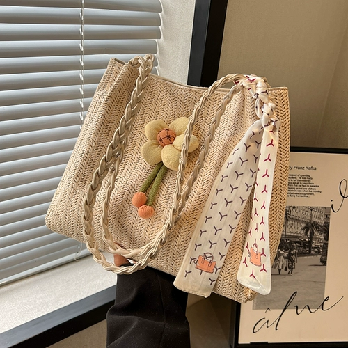 Соломенная плетеная вместительная и большая сумка через плечо на одно плечо