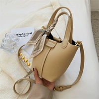 Светлый абрикосовый цвет