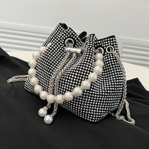 珍珠手提包包女新款2024时尚亮钻单肩包高级感洋气链条斜挎水桶包