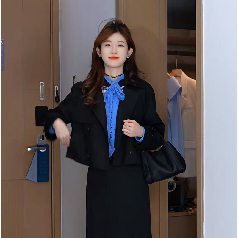 Donna's Same Style Women's Early Spring Cool and Stylish Black Short Jacket with a Lapel, Elegant and Professional Jacket Top