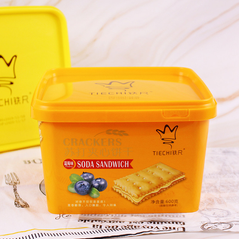 Annual cargo box packs Hong Kong iron ruler soda cracker 600g full box of blueberry cheese casual dinner snacks