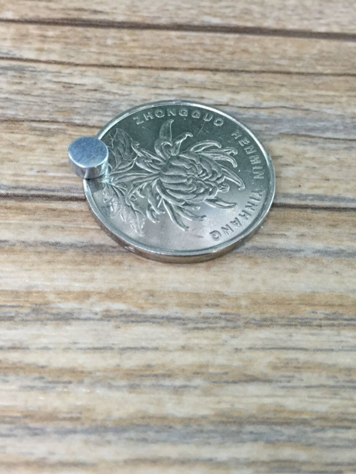 震惊！这个小圆片居然能吸起一整把钥匙？钕铁硼磁铁测评🔥_吸铁石_淘宝数码网