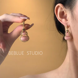 ແນວໂນ້ມແຫ່ງຊາດ super flash cat's eye stone pink gourd earrings popular earrings light luxury niche high-end earrings ear clips