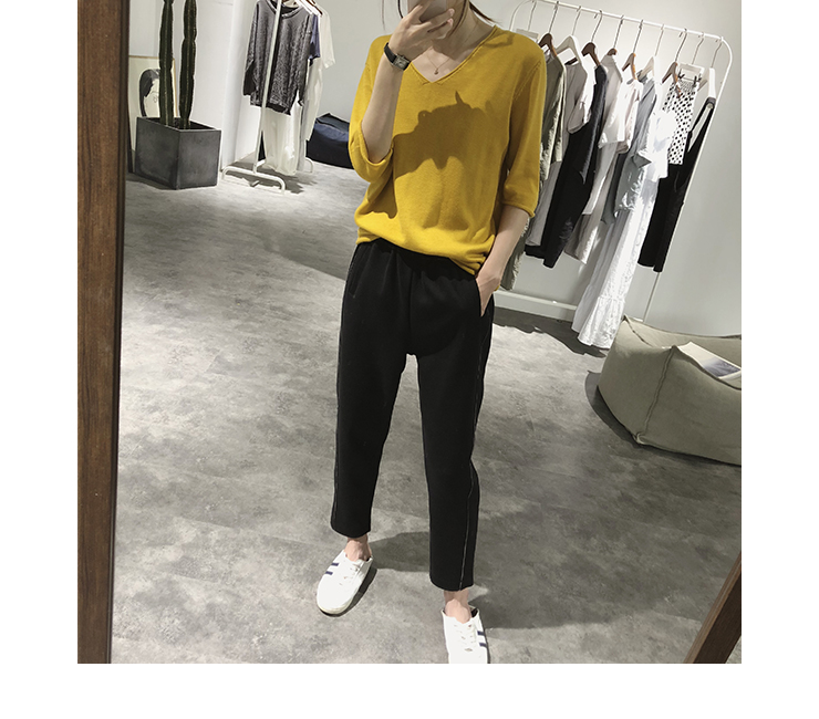 Áo thun cổ chữ V nữ mùa xuân và bộ mùa thu tay áo năm điểm đơn giản Áo sơ mi nửa tay màu kẹo Hàn Quốc áo len trắng