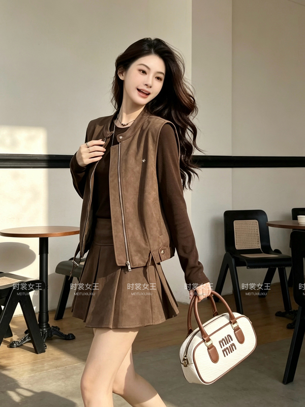 Korean Retro Suede Suit for Women 2026 Autumn Stand-Up Collar Vest Pleated Skirt Three-Piece Set Slimming Versatile Fashion Suit