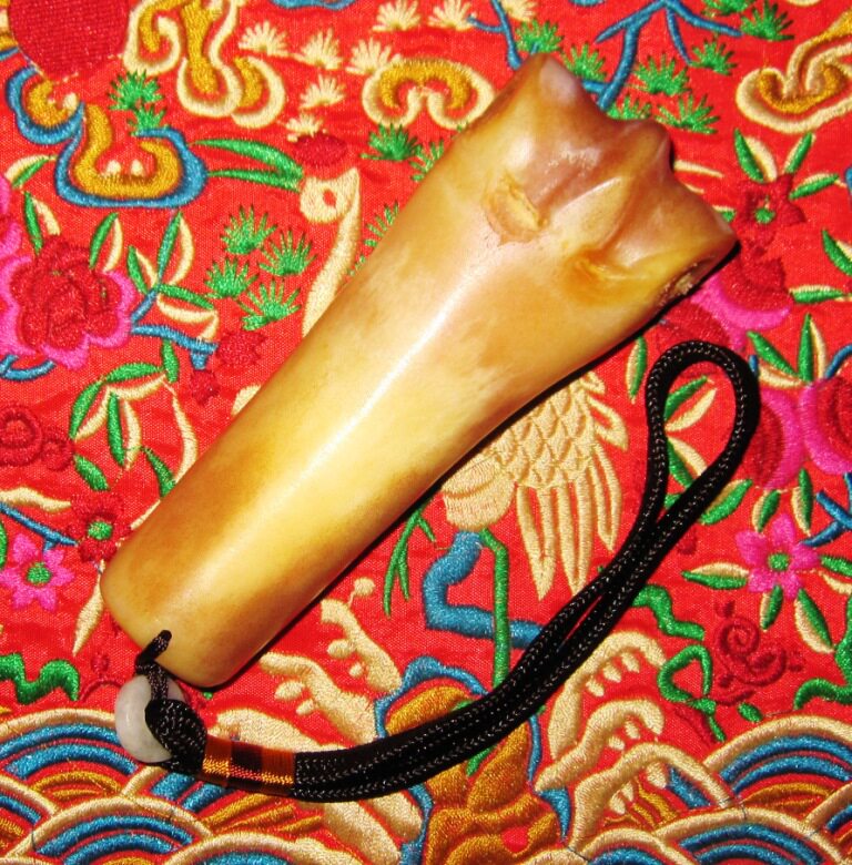 Tibetan yak bone, handle piece, play piece, play for a long time, oily and bright, the effect is like jade