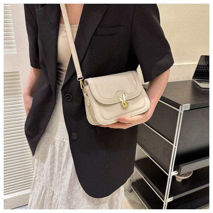 Hochwertige strukturierte kleine Tasche für Damen Sommer 2023 neue Nischen-Umhängetasche mit einer Schulter modische Damen beliebte kleine quadratische Tasche_voghion.com