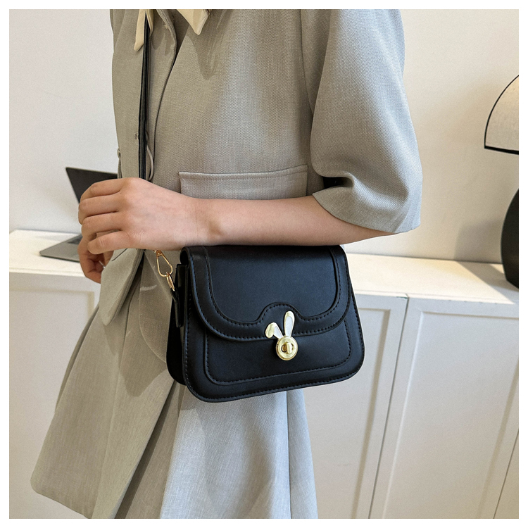 Hochwertige strukturierte kleine Tasche für Damen Sommer 2023 neue Nischen-Umhängetasche mit einer Schulter modische Damen beliebte kleine quadratische Tasche_voghion.com
