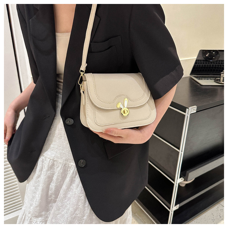 Hochwertige strukturierte kleine Tasche für Damen Sommer 2023 neue Nischen-Umhängetasche mit einer Schulter modische Damen beliebte kleine quadratische Tasche_voghion.com