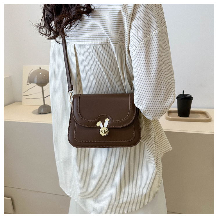 Hochwertige strukturierte kleine Tasche für Damen Sommer 2023 neue Nischen-Umhängetasche mit einer Schulter modische Damen beliebte kleine quadratische Tasche_voghion.com