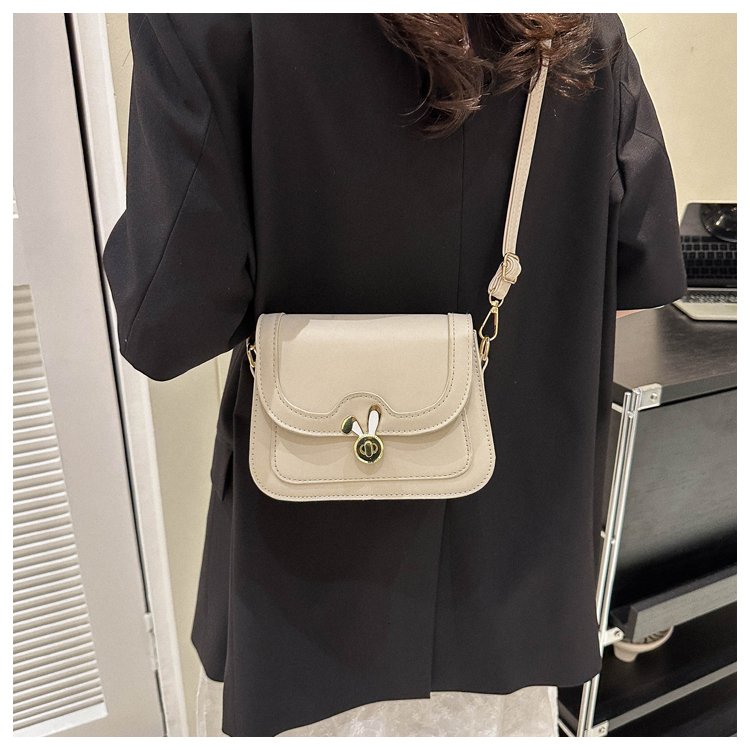 Hochwertige strukturierte kleine Tasche für Damen Sommer 2023 neue Nischen-Umhängetasche mit einer Schulter modische Damen beliebte kleine quadratische Tasche_voghion.com