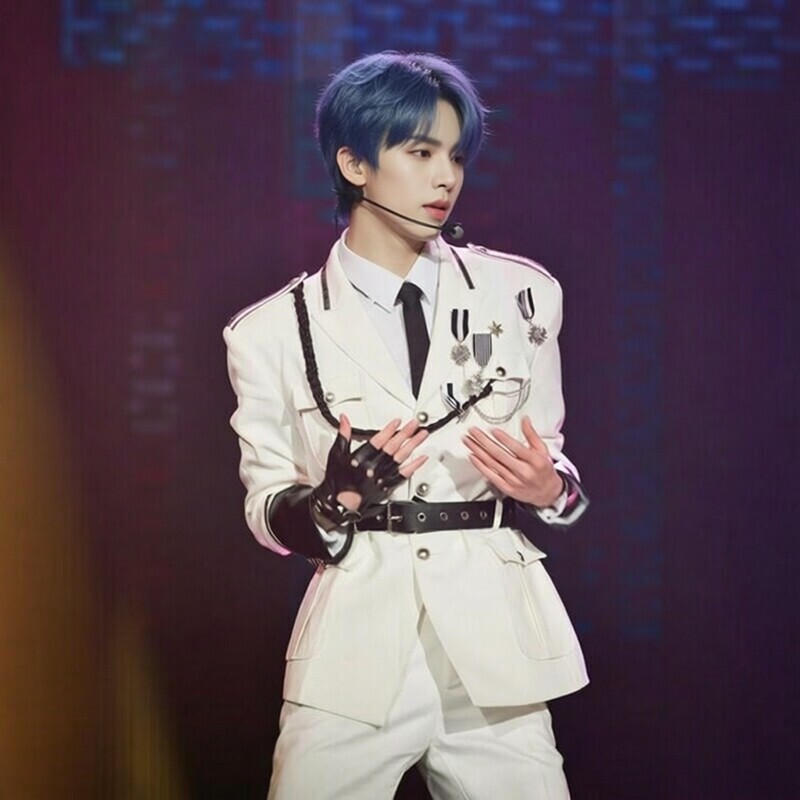 Men's Group Performance Clothing White Military Uniform Male Host Outfit Belt Badge Decoration Stylish Suit Performance Clothing Military Style