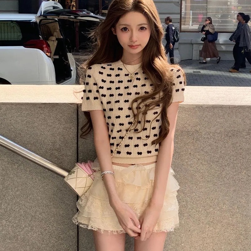 Round Neck Short Knitted Top and Skirt Two-Piece Set for Women, Super Popular in Summer, Age-Reducing, Unique, Beautiful and Stunning Set