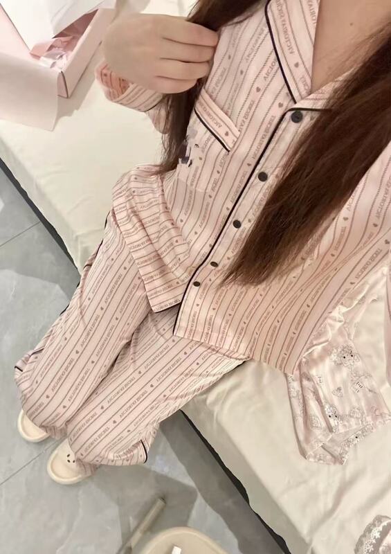 The Secret Behind Tian Xivi's Same Style Victoria Silk Pajama Set with a Light Luxury and High-End Feel, Suitable for Both Going Out and Wearing at Home