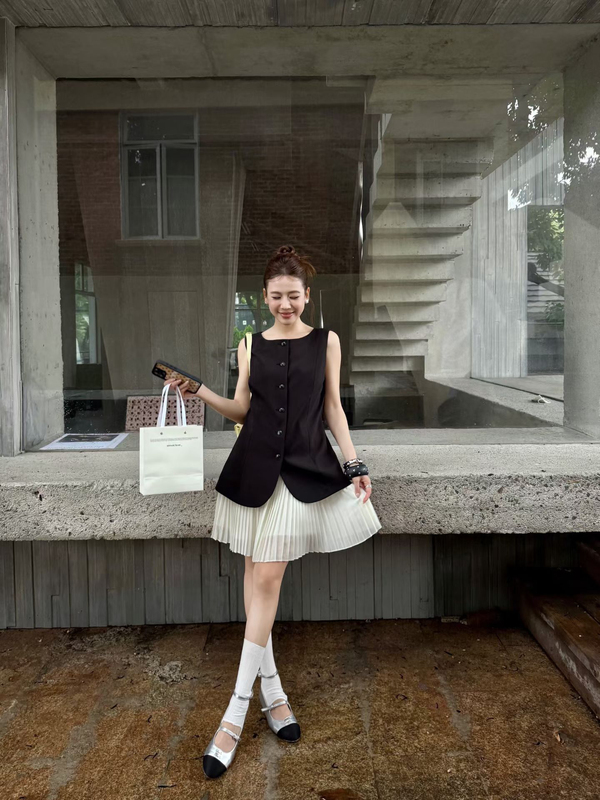 Pink2026 New Summer Style Fashionable and Elegant Design with Pleated Hem Fake Two-Piece Sleeveless Dress for Women Pink2026 New Summer Style Fashionable and Elegant Design with Pleated Hem Fake Two-Piece Sleeveless Dress for Women