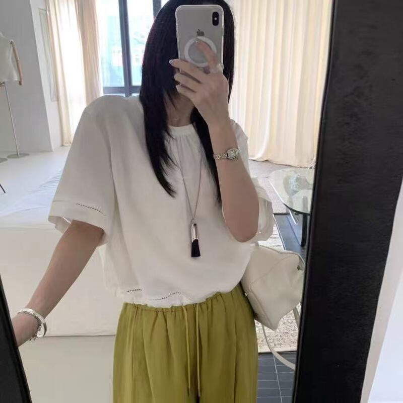 6.7 New Arrivals for Summer: Korean-Style Simple Round-Neck Design, Regular Shoulder Double-Layer Pleated Top. Length 50cm, Bust 110cm, Non-Returnable